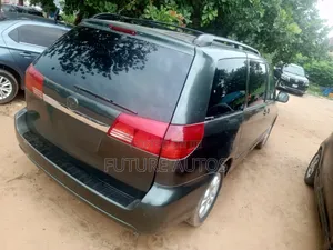 Toyota Sienna 2005 Gray