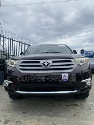 Toyota Highlander Limited 3.5L 2WD 2013 Orange
