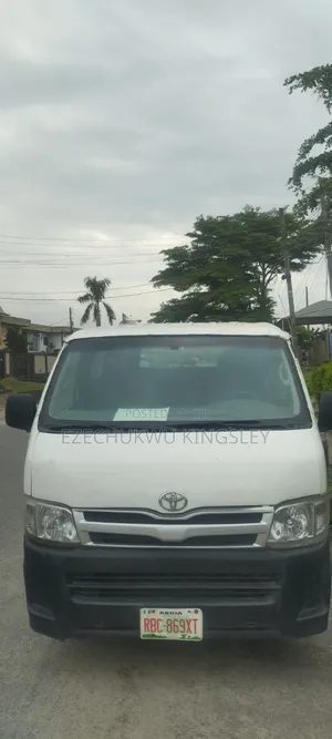 Toyota HiAce 2010 White