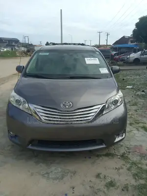Toyota Sienna 2012 Beige