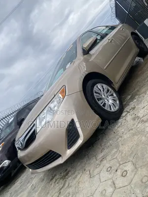 Toyota Camry L 4dr Sedan (2.5L 4cyl 6A) 2012 Gold