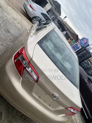 Toyota Camry L 4dr Sedan (2.5L 4cyl 6A) 2012 Gold