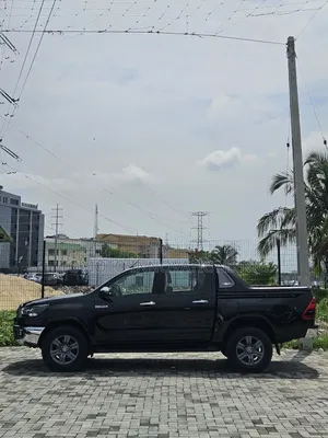 Toyota Hilux 2021 Black