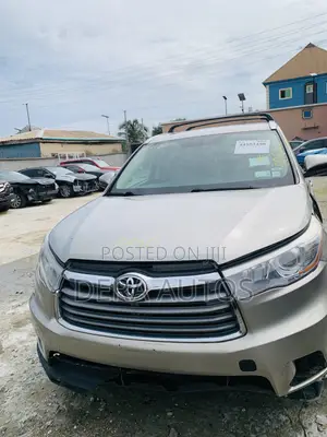 Toyota Highlander 2015 Gold