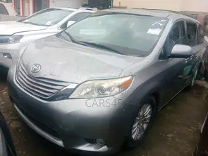 Toyota Sienna 2015 Gray