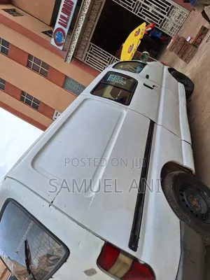 Toyota HiAce 2004 White