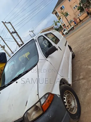Toyota HiAce 2004 White