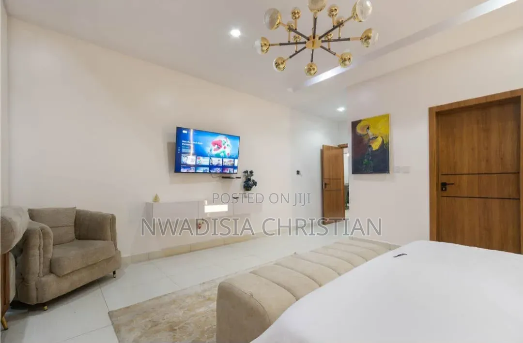 Modern 2-Bedroom Apartment With Pool Access