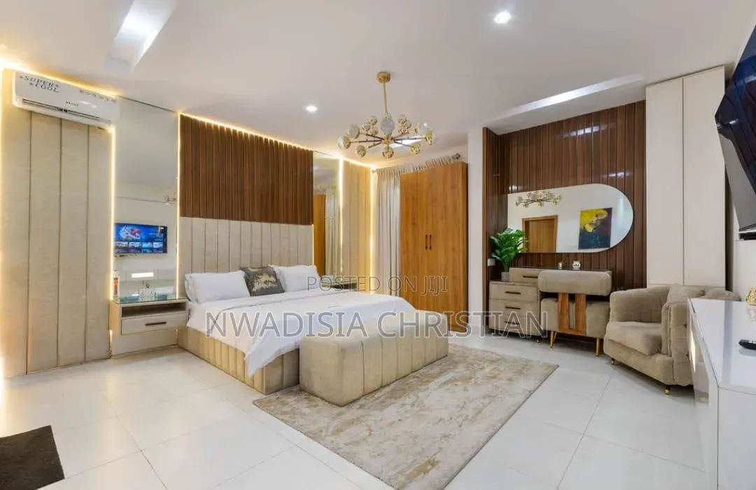 Modern 2-Bedroom Apartment With Pool Access
