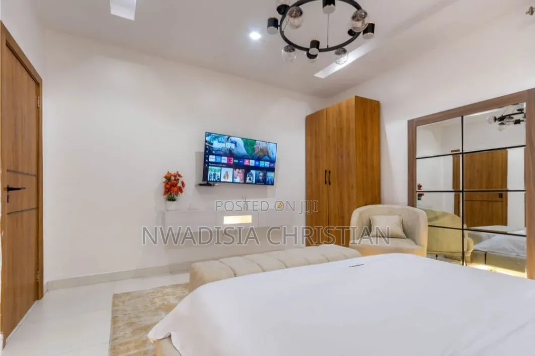 Modern 2-Bedroom Apartment With Pool Access