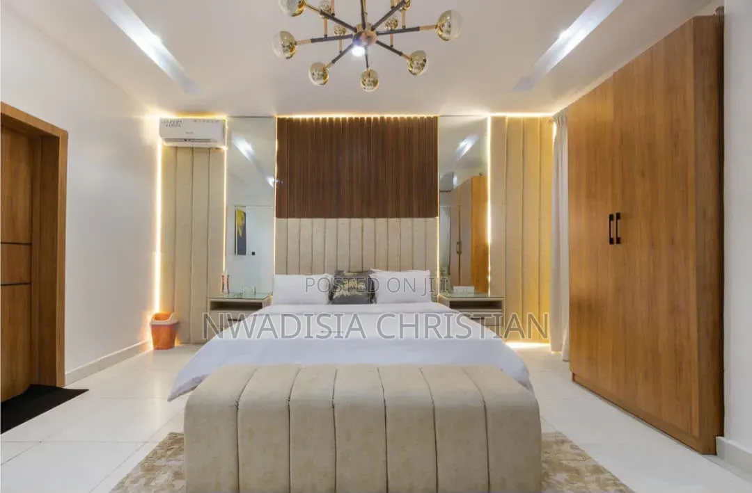 Modern 2-Bedroom Apartment With Pool Access