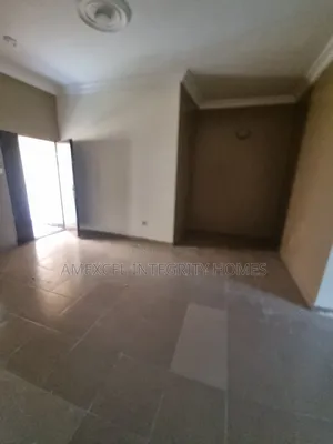 2bdrm Block of Flats in Badore Road for rent