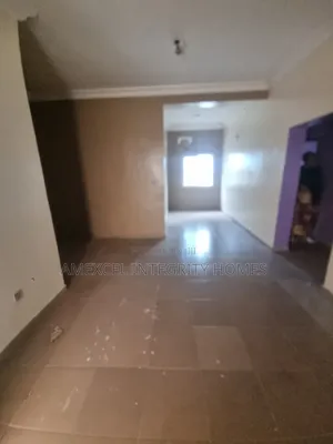 2bdrm Block of Flats in Badore Road for rent