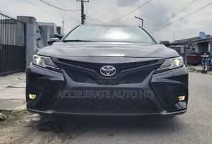 Toyota Camry SE FWD (2.5L 4cyl 8AM) 2018 Black