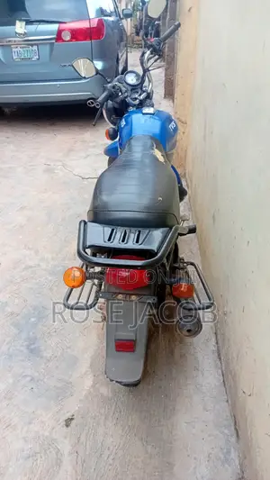 TVS HLX 125 2023 Blue