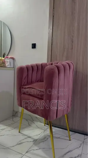 Pink Makeup Chair in Orchid Road