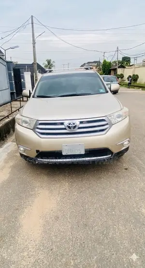 Toyota Highlander Limited 2012 Gold