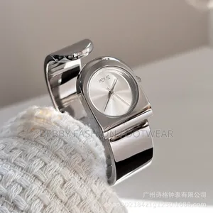 Elegant Ieke Ladies Bangle Watch