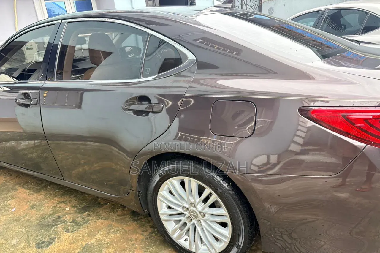 Lexus ES 2015 Brown