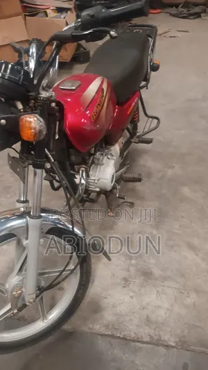 Bajaj Boxer BM100ES 2022 Red