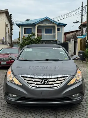 Hyundai Sonata Limited 2.0T Sedan (2.0L 4cyl 6A) 2013 Gray