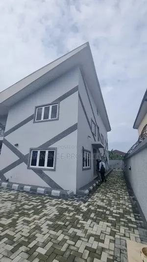 5bdrm Duplex in Emerald Estate, Off Lekki-Epe Expressway for rent