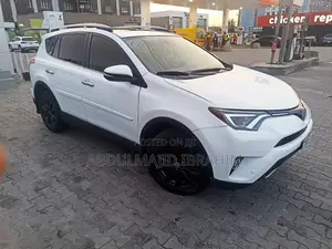 Toyota RAV4 Limited AWD (2.5L 4cyl 6A) 2017 White