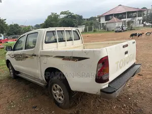 Toyota Hilux 2010 White