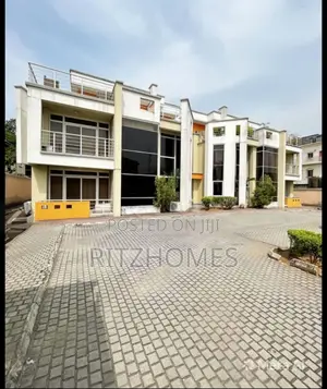 3bdrm Penthouse in Lekki Phase 1 for rent