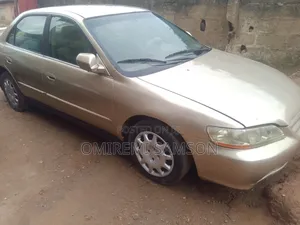 Honda Accord 1999 Gold