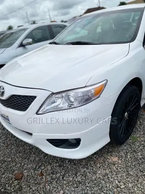 Toyota Camry SE 4dr Sedan (2.5L 4cyl 6AM) 2010 White