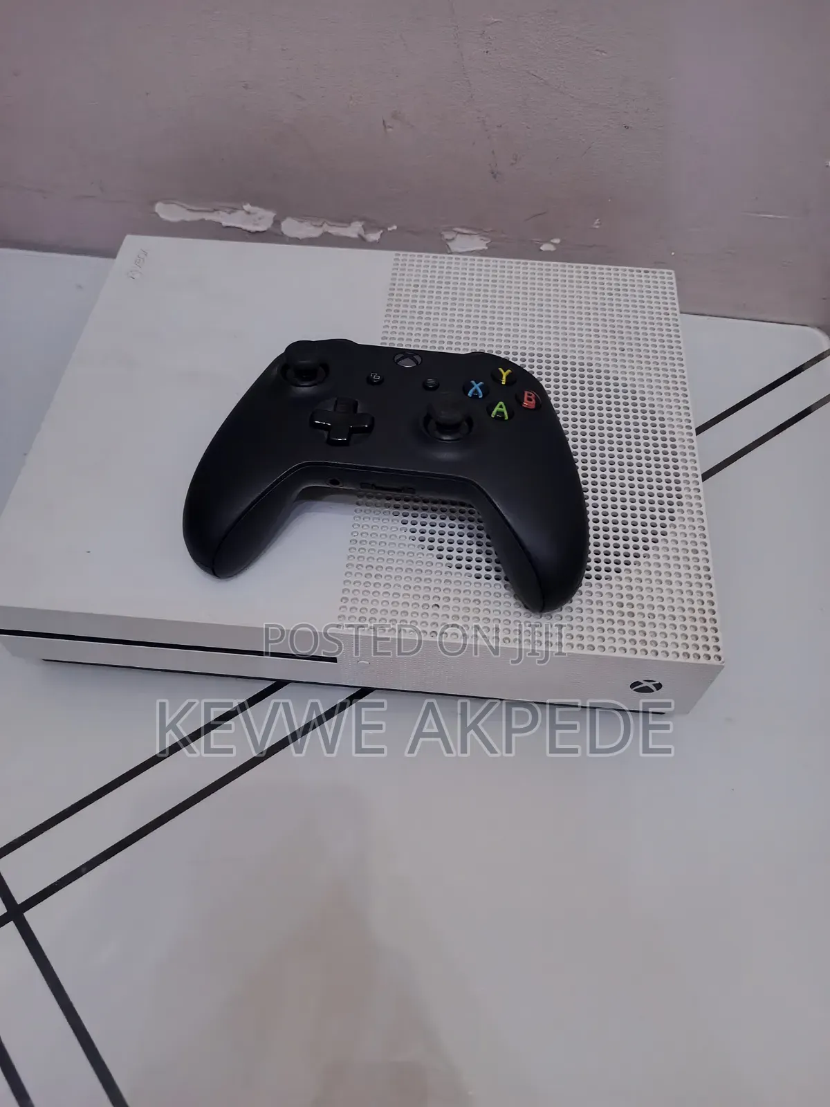Neatly Used Xbox One S Fully Working With One Controller