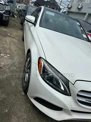 Mercedes-Benz C300 Sport 4dr AWD 4Matic Sedan (2.0L 4cyl 7A) 2015 White