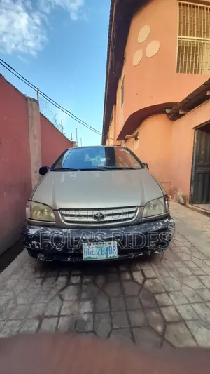 Toyota Sienna 2002 Gold