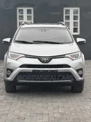 Toyota RAV4 LE 4dr SUV AWD (2.5L 4cyl 6A) 2018 Silver