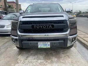 Toyota Tundra 2015 Red