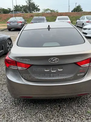 Hyundai Elantra Limited Sedan FWD (1.8L 4cyl 6A) 2013 Brown
