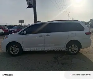 Toyota Sienna 2015 White