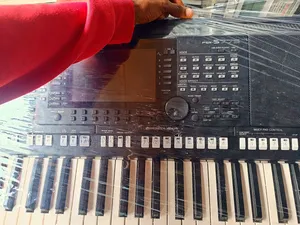Yamaha PSR-S775 Arranger Workstation Keyboard