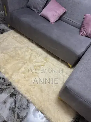 Quality Thick Fluffy Rug 5 X 7 (Cream Color)