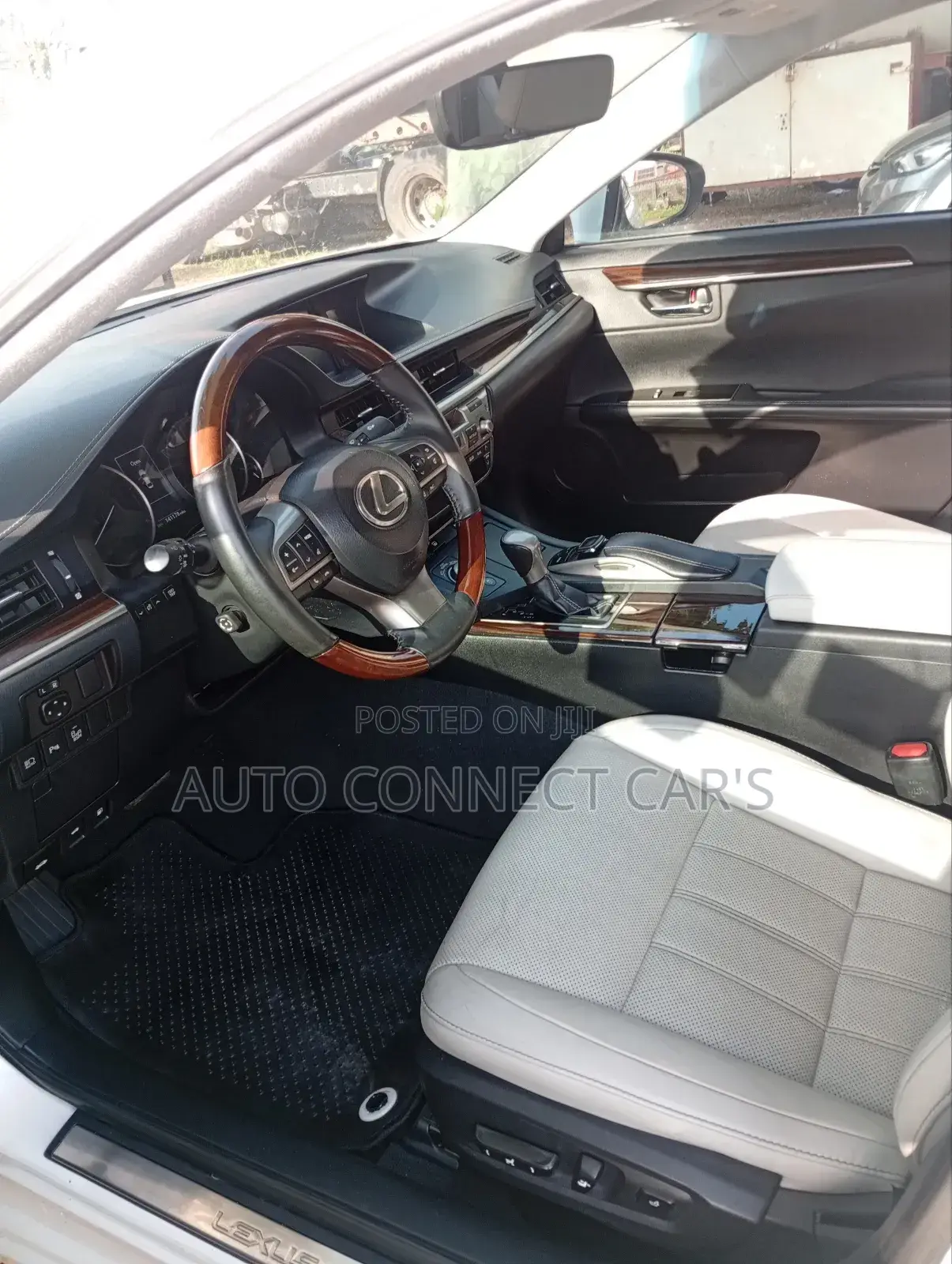 Lexus ES 350 FWD 2016 White