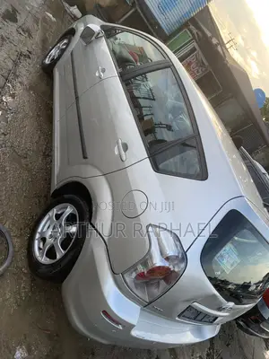 Toyota Verso 1.8 2010 Silver