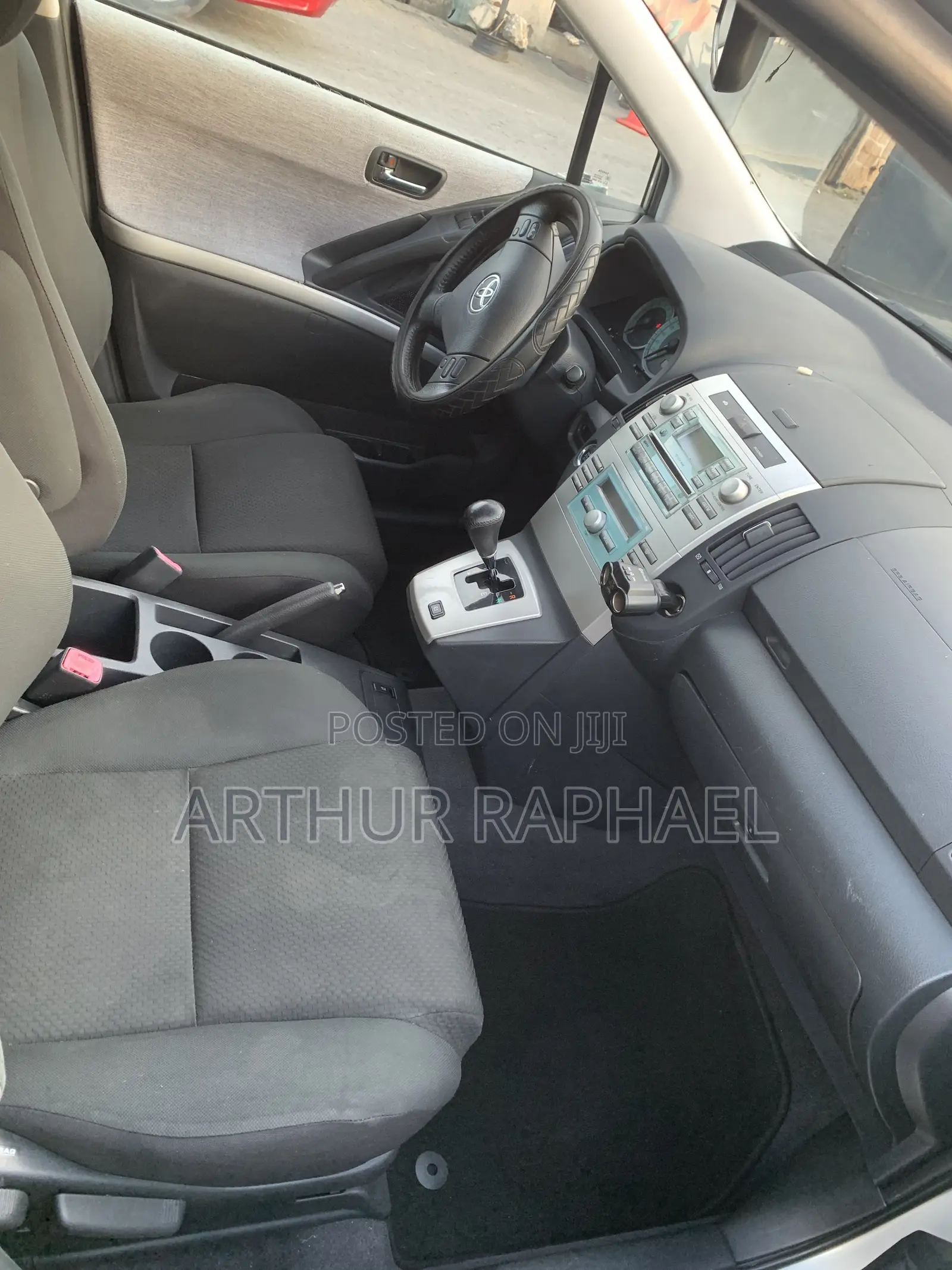 Toyota Verso 1.8 2010 Silver