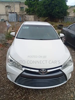 Toyota Camry LE 4dr Sedan (2.5L 4cyl 6A) 2016 White