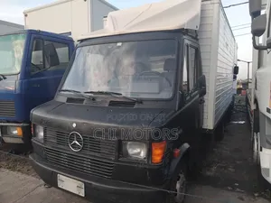 Mercedes 410d 14fit Container