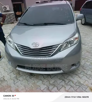 Toyota Sienna XLE 7 Passenger 2011 Blue