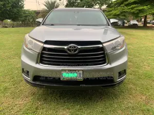 Toyota Highlander LE V6 4x2 (3.5L 6cyl 6A) 2016 Silver