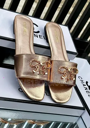 Channel Luxe Slide