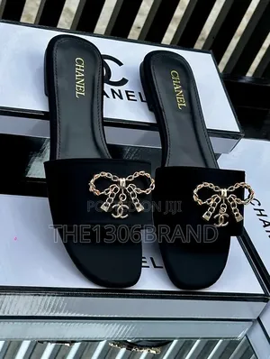 Channel Luxe Slide