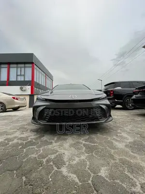 Toyota Camry SE 2025 Gray